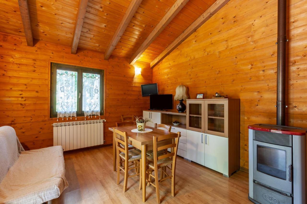 Villaggio Anemone - Chalet Mirtillo Capanne di Sillano المظهر الخارجي الصورة
